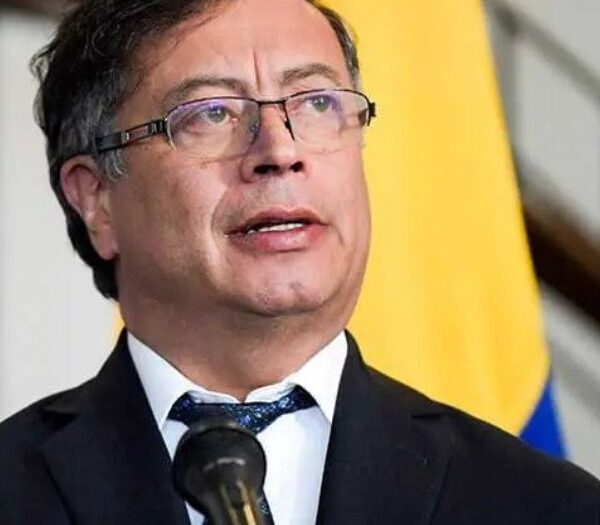 Colombia: Petro pide a EEUU cambiar su política hacia Cuba