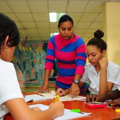 Prioridad para la formación vocacional y orientación pedagógica en Secundaria Básica