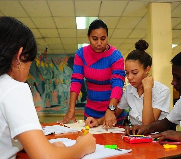 Prioridad para la formación vocacional y orientación pedagógica en Secundaria Básica