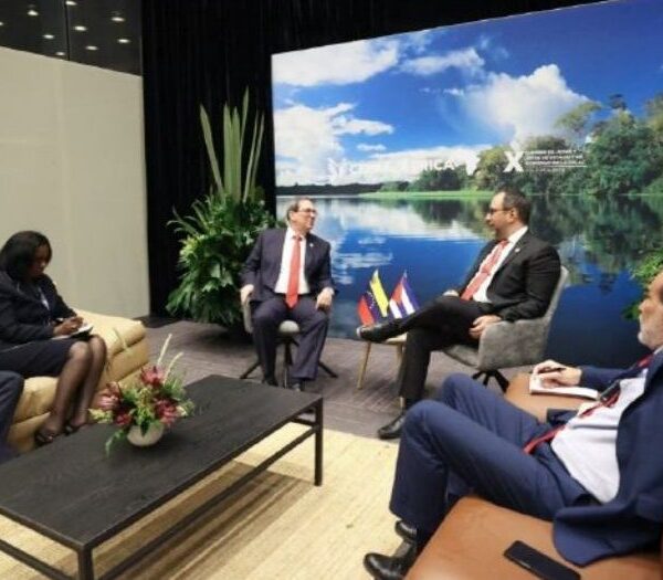 Sostienen encuentro en Bogotá cancilleres de Venezuela y Cuba