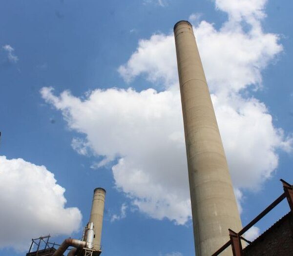 Melanio aguarda con las botas puestas