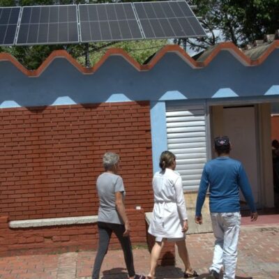 Avanza instalación de paneles solares fotovoltaicos en instituciones de Salud de Sancti Spíritus