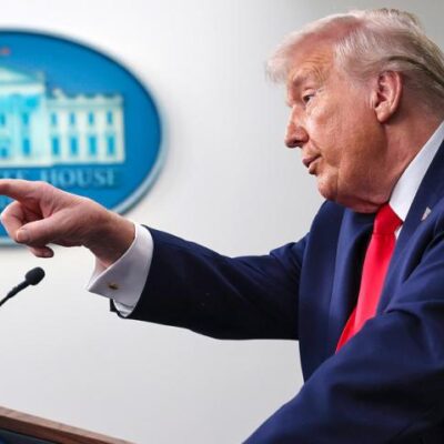 Trump amenaza con ofensiva mayor si falla acuerdo con Irán y mantiene tropas en la región