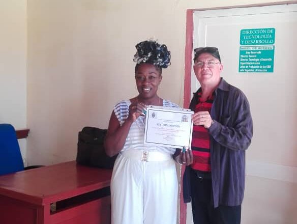 Recibe Empresa de Tabaco Torcido Sancti Spíritus reconocimiento de la Unión de Historiadores en Cabaiguán y se alista para el Primero de Mayo (+Fotos)