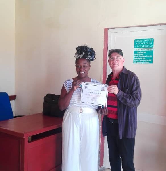 Recibe Empresa de Tabaco Torcido Sancti Spíritus reconocimiento de la Unión de Historiadores en Cabaiguán y se alista para el Primero de Mayo (+Fotos)