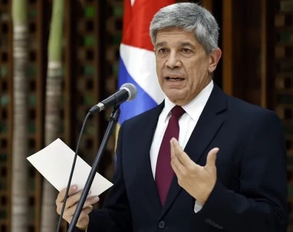 Destaca Minrex legalidad del proceso de nacionalización en Cuba