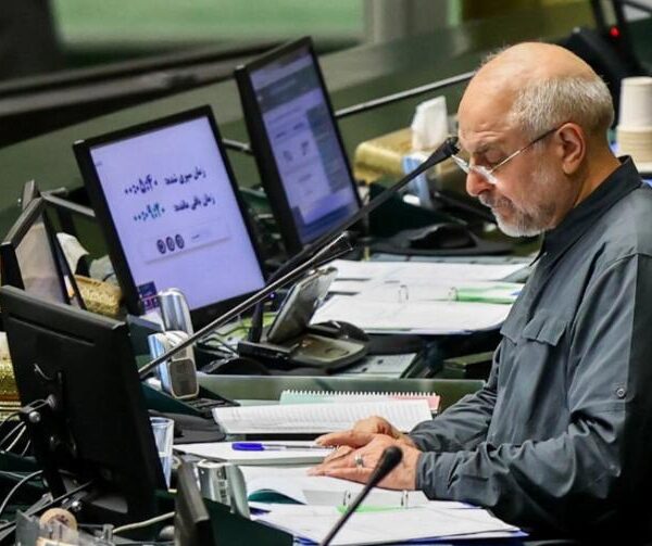 Presidente del Parlamento de Irán advierte a Trump que «toda la región arderá por sus acciones insensatas»