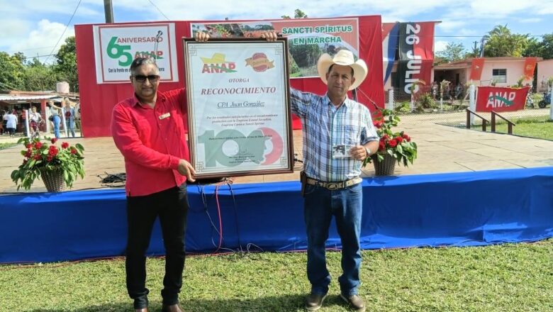 Reconocen al campesinado espirituano en acto por el aniversario 65 de la ANAP desarrollado en Cabaiguán (+ Audio y Fotos)
