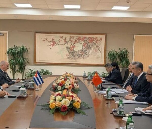 Fructífero encuentro de cancilleres de Cuba y China en Nueva York