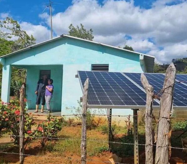 PNUD apoya a Cuba con instalación de sistemas fotovoltaicos en sitios aislados