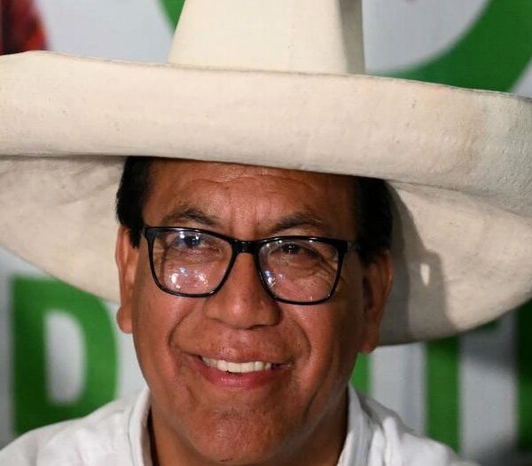 Candidato renunciará a Presidencia peruana ante posible obstruccionismo