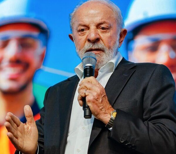En mensaje por el Primero de Mayo, Lula anuncia programa para renegociar deudas