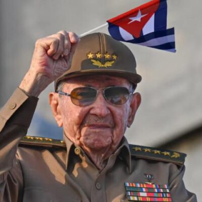 Raúl Castro: Seguiré marchando al frente de nuestro pueblo
