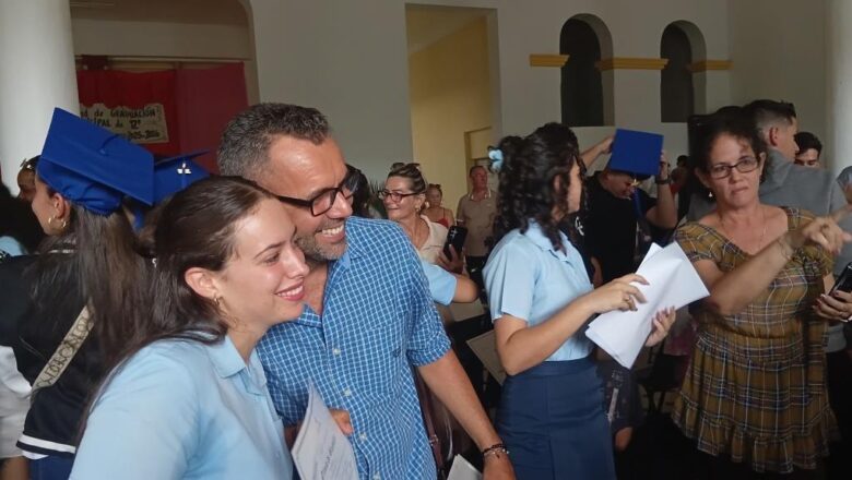 Gradúa Cabaiguán más de un centenar de bachilleres y una decena de maestros  (+ Audio y Fotos)