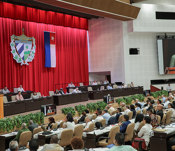 Díaz-Canel: Cuba vive las horas más difíciles de este siglo y tenemos la responsabilidad de salvarla