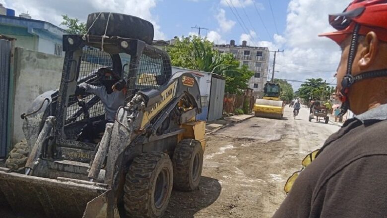 Emplean asfalto en frío para pavimentar calles en Sancti Spíritus