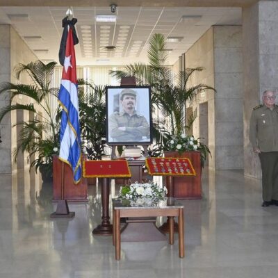 Raúl y Díaz-Canel encabezan tributo póstumo al Comandante Ramiro Valdés