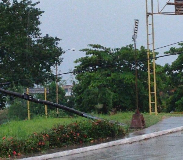 Tormenta local severa deja sin servicio eléctrico a toda la ciudad de Sancti Spíritus