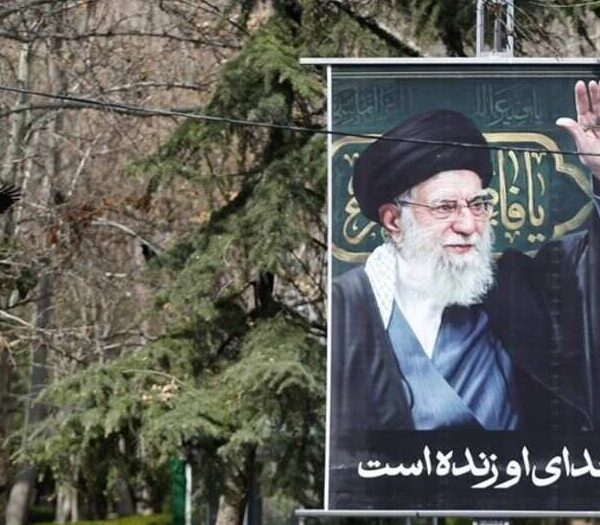 Irán: Comienzan ceremonias fúnebres de Ali Jamenei