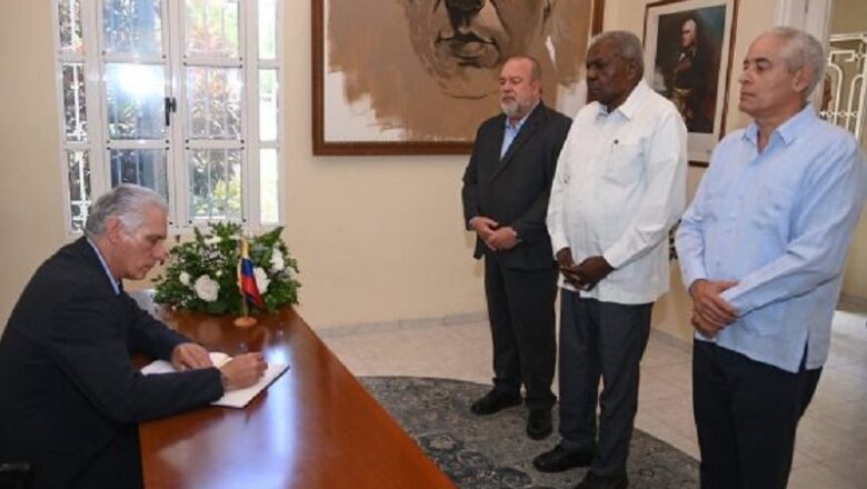 Díaz-Canel firma libro de condolencias por terremotos en Venezuela