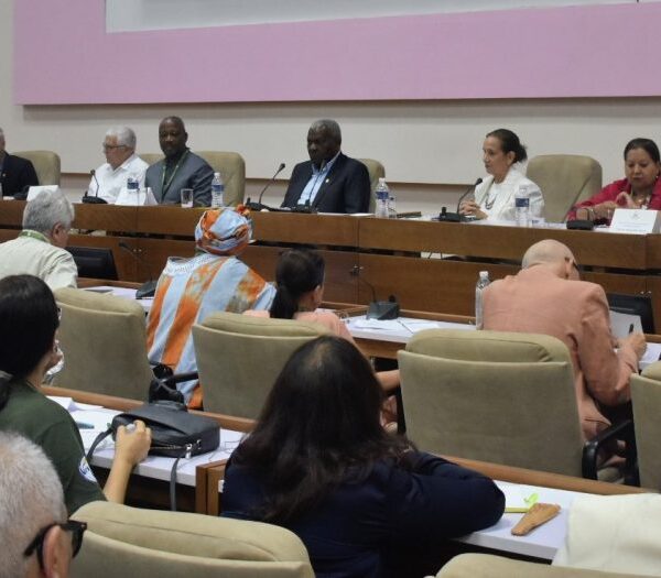 Cuba: Parlamento insta a multiplicar reclamos de paz