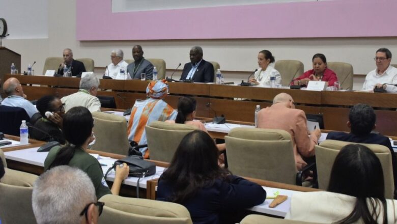 Cuba: Parlamento insta a multiplicar reclamos de paz