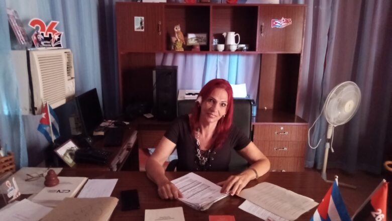 Dialogan miembros del Consejo Electoral Municipal (CEM) durante la jornada de trabajo con los colaboradores(+ Fotos)