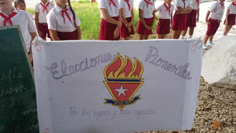 Realizaron elecciones pioneriles en las escuelas primarias Manuel González Crespo y Tomás Pérez Castro de Cabaiguán