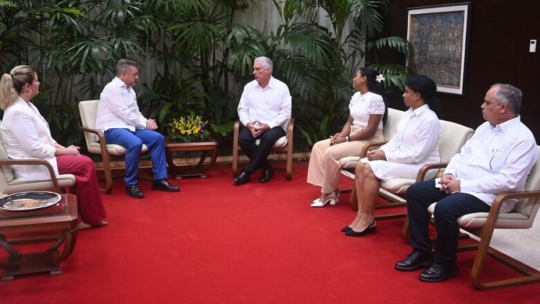 Recibe Díaz-Canel al titular del Comité Paralímpico Internacional