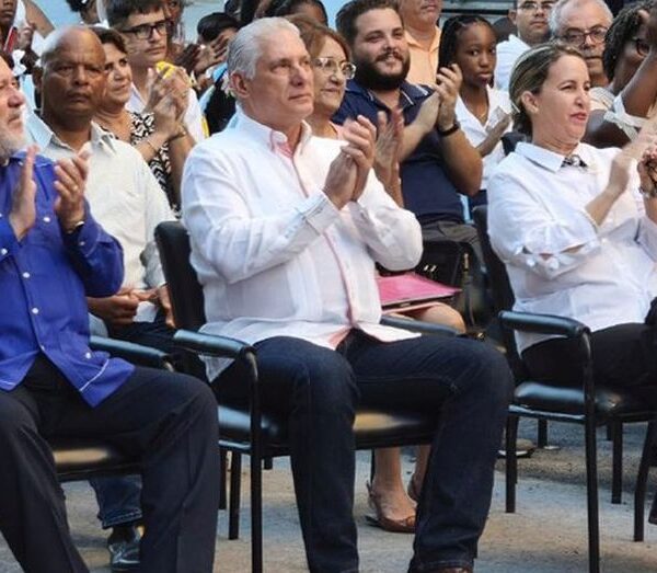 Asiste Díaz-Canel a inauguración del curso escolar en Cuba