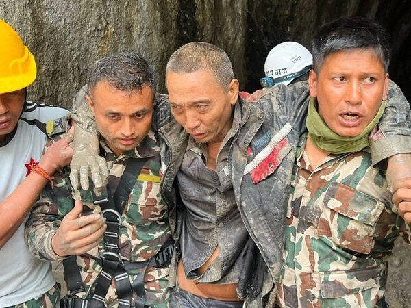 Se eleva a 6 150 número de desaparecidos por riada en Nepal