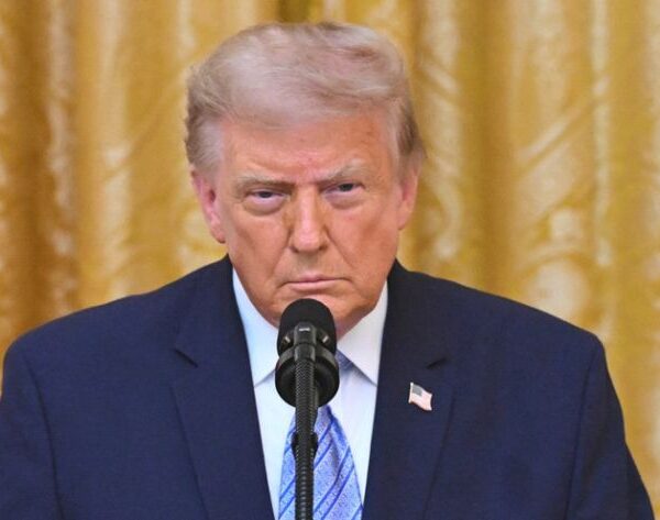 Sondeos favorecen a demócratas en EE UU mientras sigue baja la popularidad de Trump