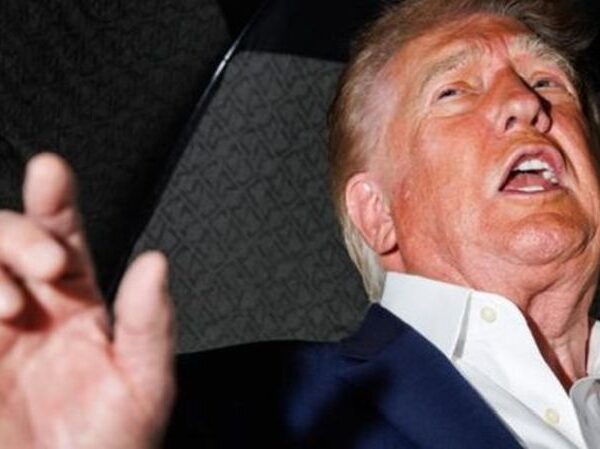 Alarma en base usada por EEUU en Reino Unido: cinco arrestados y Trump habla de “gran daño”