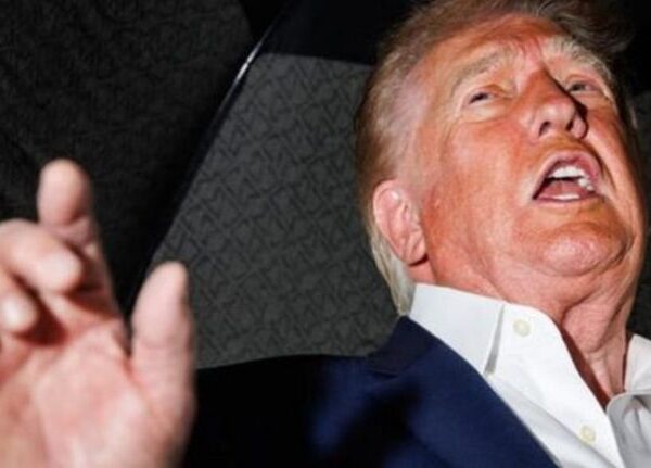 Alarma en base usada por EEUU en Reino Unido: cinco arrestados y Trump habla de “gran daño”