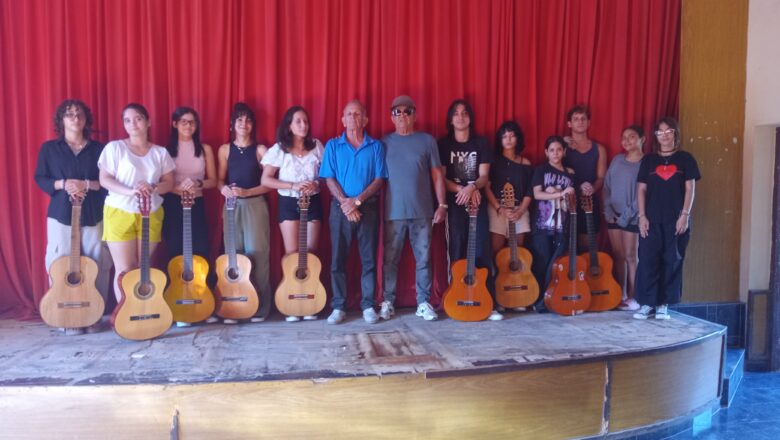 Proyecto Voces del Futuro y Secretos de la guitarra mantiene viva la música cubana en Cabaiguán (+ Audio y Fotos)