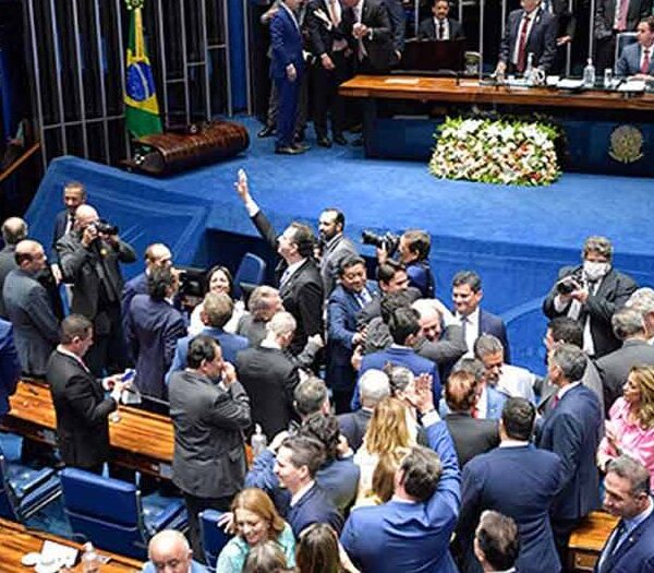 Brasil: Lula califica de momento extraordinario fin de escala 6×1
