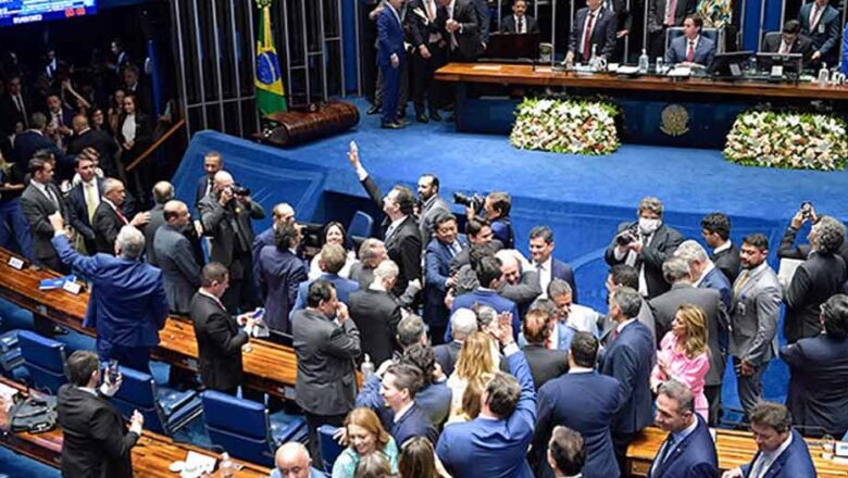 Brasil: Lula califica de momento extraordinario fin de escala 6×1
