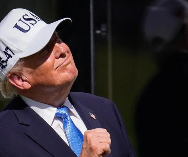 Ordenan suspender los anuncios promocionales de Trump financiados con dinero de los contribuyentes